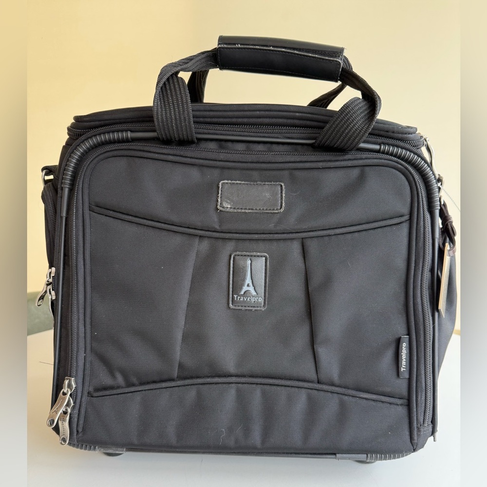 TravelPro Crew 4 Black Wheeled Tote Luggage Rolling Carry 16"Wx14"Tx10"D